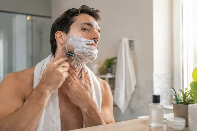 بهترین زمان اصلاح صورت برای پوست حساس