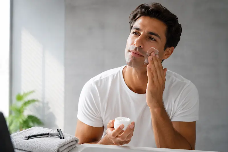 بعد از اصلاح صورت چه زمانی مرطوب‌کننده بزنیم؟